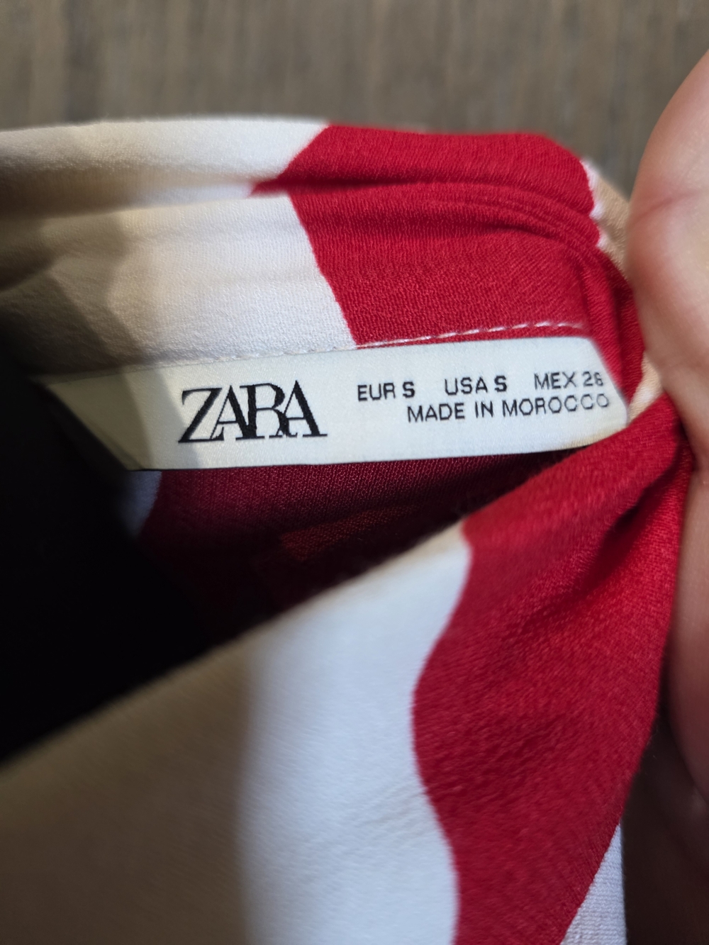 Zara Red and White Abstract Print Maxi Dress - Picture 4 of 4